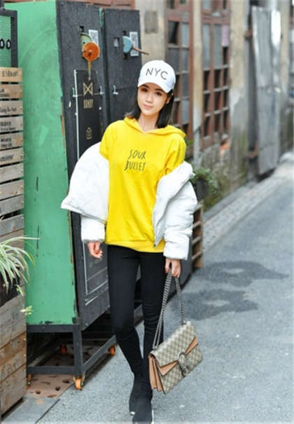 让女生下面很湿的小黄文-半夜被小叔子添出水了_情趣说明书