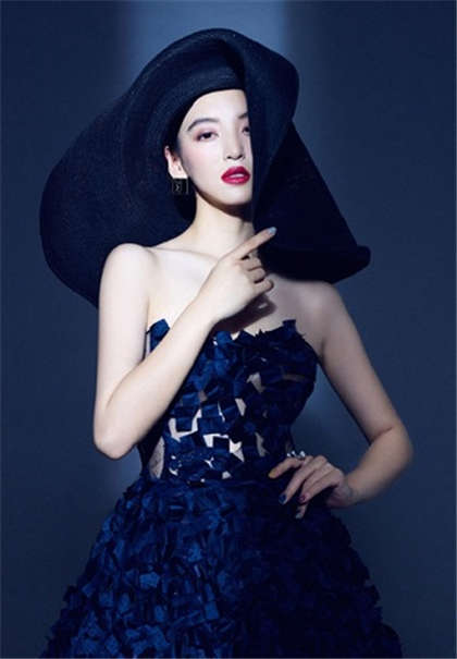 肉文现代-被同桌摸到下面流水_情趣说明书