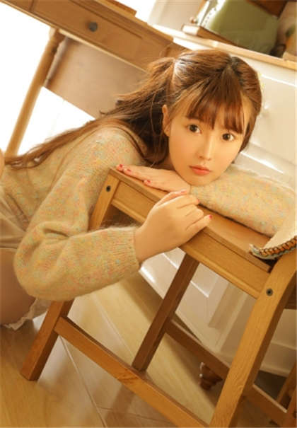 小展老李宝物-他故意的将手探向她衬衫下面_情趣说明书