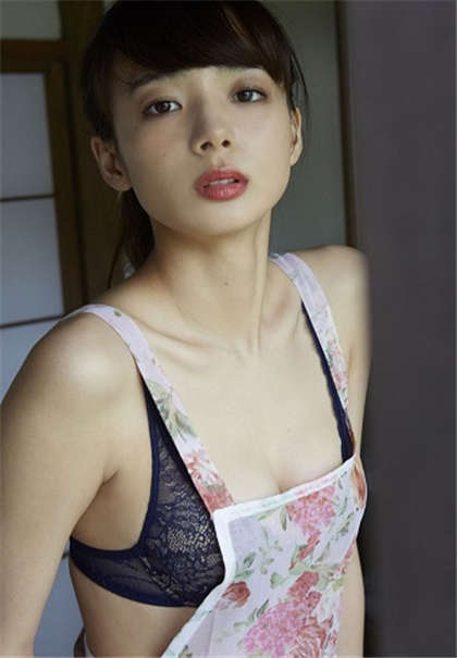 快拿开你的肉-我与寡妇疯狂作爱草丛_情趣说明书