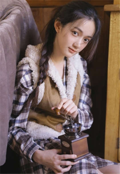 污污小说类型-6章岳灵珊新婚之夜失身_情趣说明书