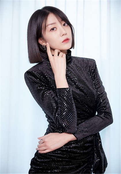 姐弟乱伦h文-抬起她的腿深深地进入爽啊_情趣说明书