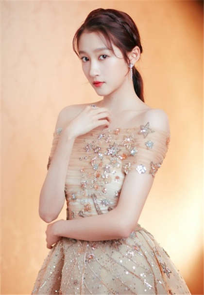 贵妇乱伦俱乐部-在学校发生的最污事情_情趣说明书