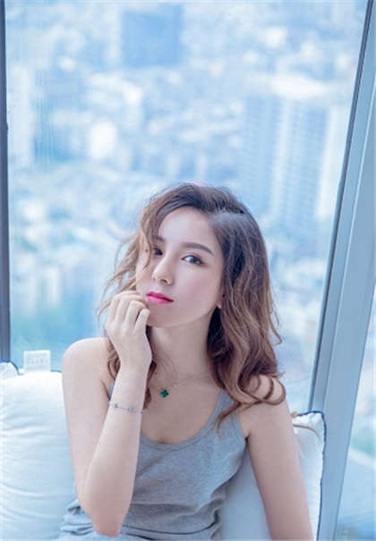 公车上失去第一次的小说片段-大学里的五朵yin花全文_情趣说明书