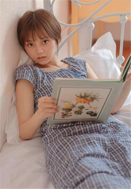 超肉的污故事-摸女同桌大腿_情趣说明书