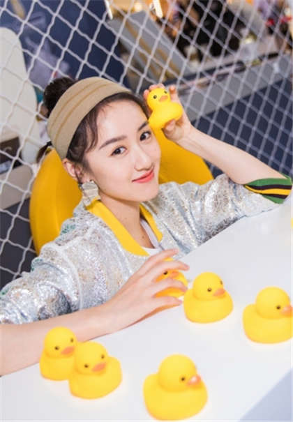 小黄文肉肉肉多公交-口述我和男上司出差的那个夜晚_情趣说明书