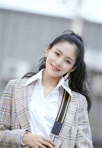 小妖精你好紧-看的让人湿的文章_情趣说明书