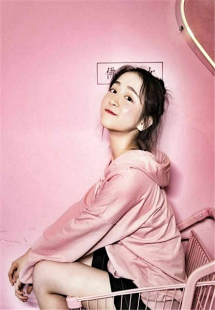 很污污的小短文-乡村老师黄文小说_情趣说明书