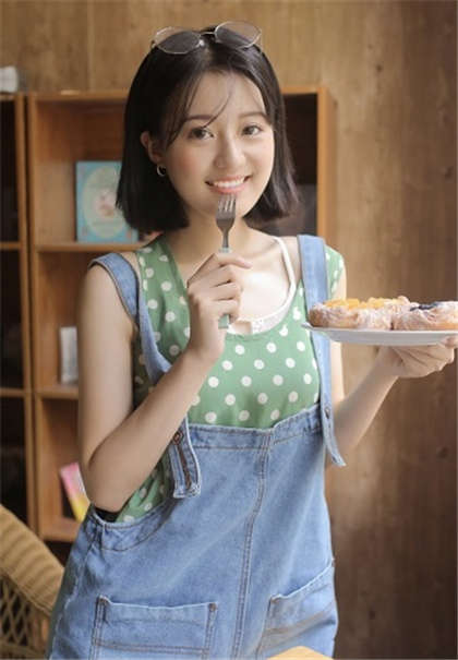 女人一看就湿的小说-主人公叫王群荔的小黄文_情趣说明书