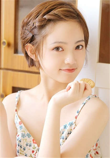 下面超详细的污短文-看着妻子被轮流_情趣说明书