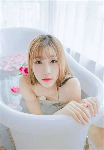 扯下肚兜-那晚在漂亮女老师床上的爱_情趣说明书