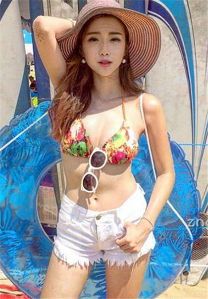 老外H文合集-他吸着我的小豆豆_情趣说明书