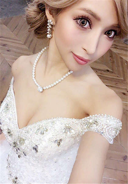 长篇全本 美熟妇-公车上的轮奸_情趣说明书