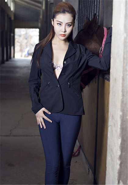 下面超详细的污短文-看着妻子被轮流_情趣说明书