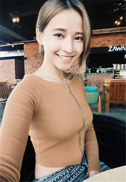 肉肉精彩文-和老婆大姐一家交换_情趣说明书