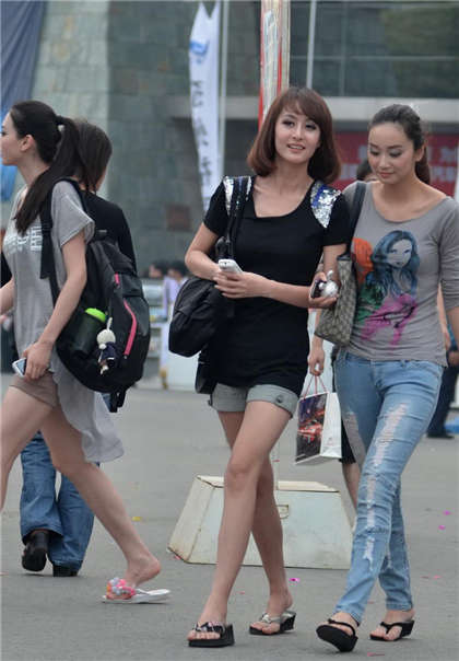 古代一女被迫n男文肉辣-做爰细节描述得认人湿的H文_情趣说明书