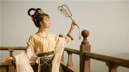 娇翁荡熄的幸福生活-很污很肉塞水果_情趣说明书