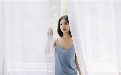 很污的短篇小说-好大好硬好深_情趣说明书