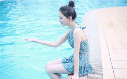 犀儿下面塞酒-小黄文水公交_情趣说明书