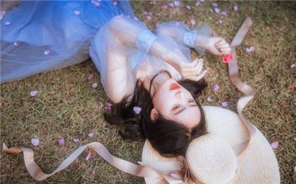 很黄的百合小说-第一次性全部过程小说_情趣说明书