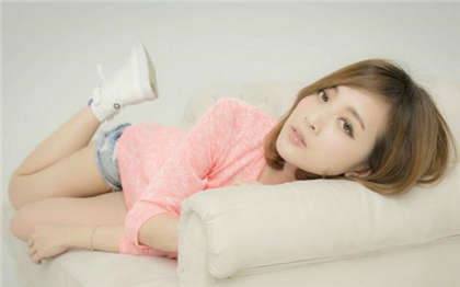 黄色的小故事-性史群交篇_情趣说明书