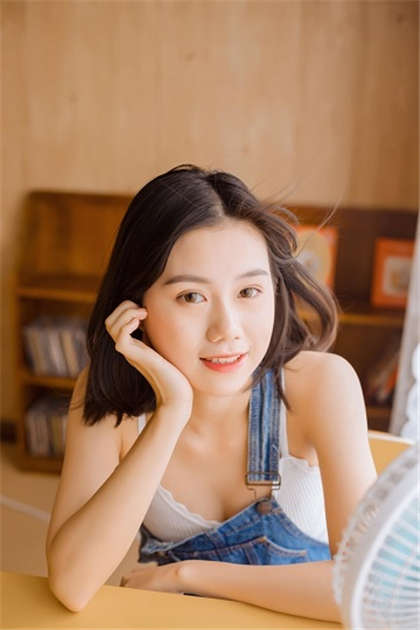 黄色的小故事-性史群交篇_情趣说明书