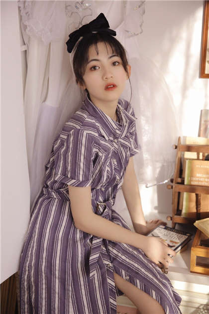 在床上污污的文章学校-两男一女3p经历_情趣说明书