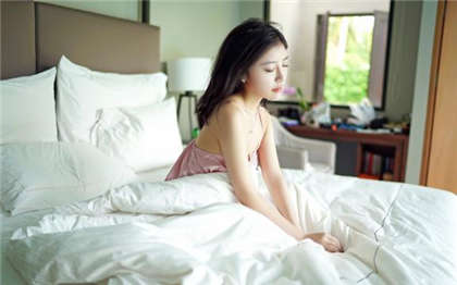 让女人流水的长文章-抱着在镜子前操_情趣说明书