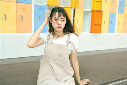 老板轻点-勾引办公室的淫荡女同事_情趣说明书