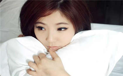 黄到让人湿学生故事-从后面挺进她体内缓缓_情趣说明书