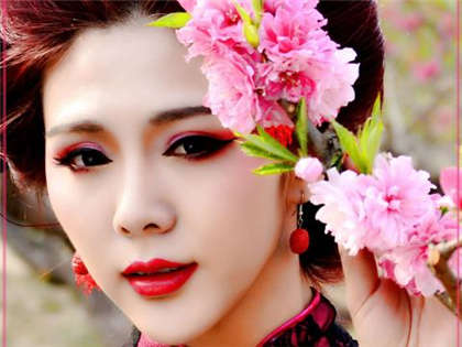 小黄文片段描写-三男一女_情趣说明书