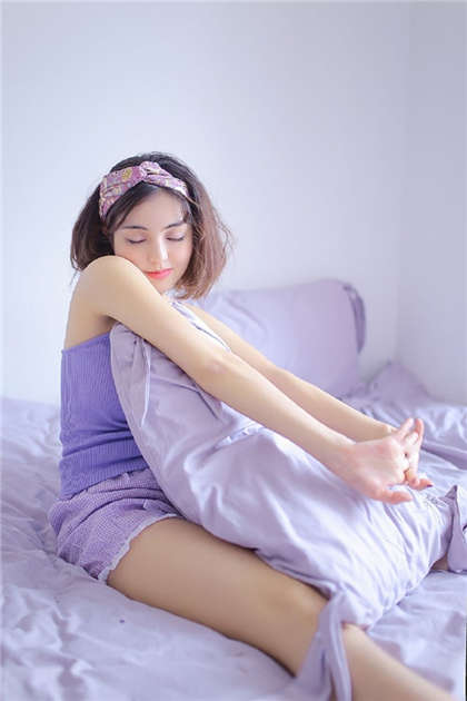 污文往小穴-将她抵在厨房上进入_情趣说明书