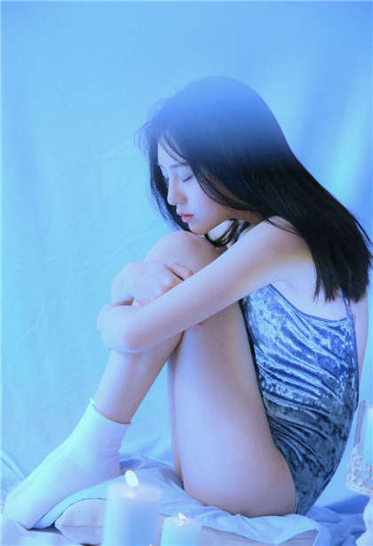 对着镜子从后面挺进她-全篇肉n一对一短篇_情趣说明书