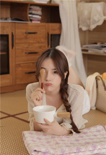 乱欲小说又大又大多人-老公往我下面塞玫瑰花_情趣说明书