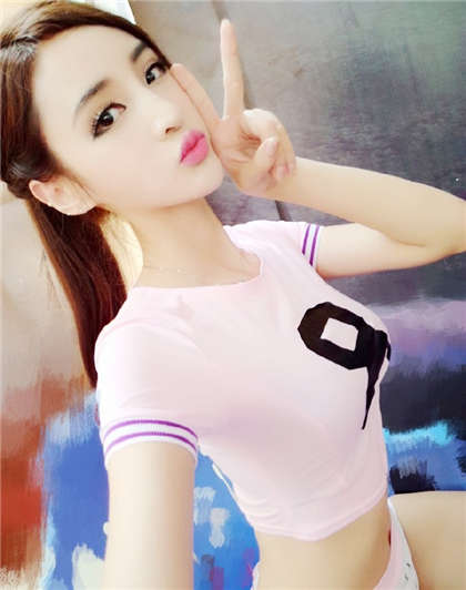 林婉馨的大学生活第一阅读-胸罩被男同桌扯掉揉胸_情趣说明书