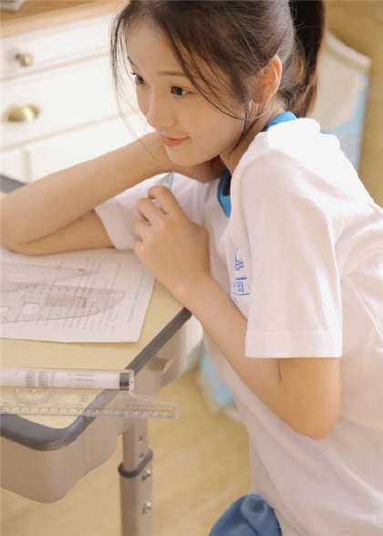 娇嫩的被三根粗大的-老吴和保姆李芬的作爱故事_情趣说明书