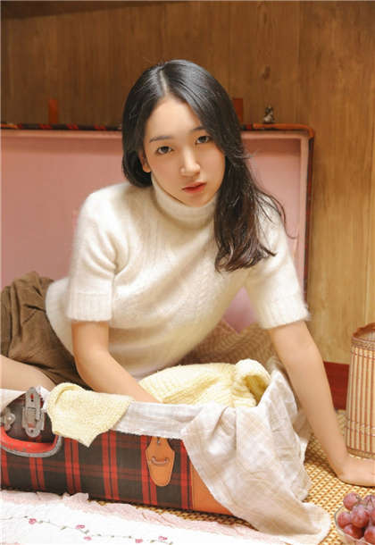 林婉馨的大学生活第一阅读-胸罩被男同桌扯掉揉胸_情趣说明书