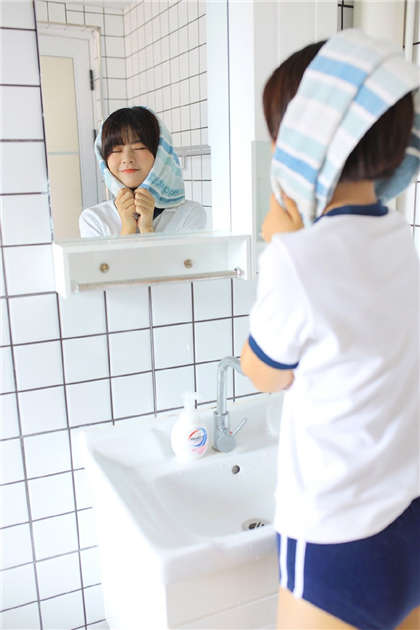 和老师一起做污污事-哥哥在我腿间疯狂耽美_情趣说明书