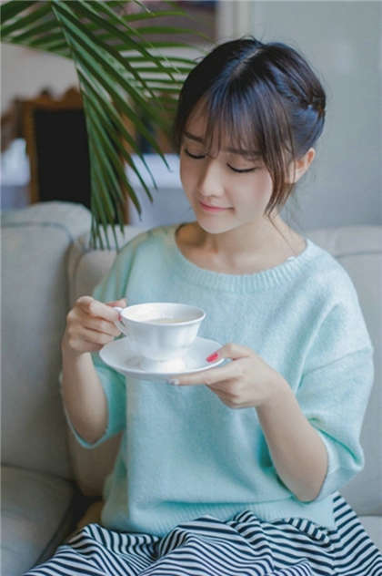 林婉馨的大学生活全集-我和同桌上课没忍住把她干了_情趣说明书