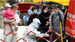 不满加拿大反关税广告 特朗普宣布对加方征收10%额外关税