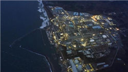 “iOS26丑”上热搜！苹果界面“大变脸”：“液态玻璃”来了，网友吵翻！