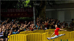 一天申购超80亿！“迷你基”业绩平平却成功翻身，什么原因?